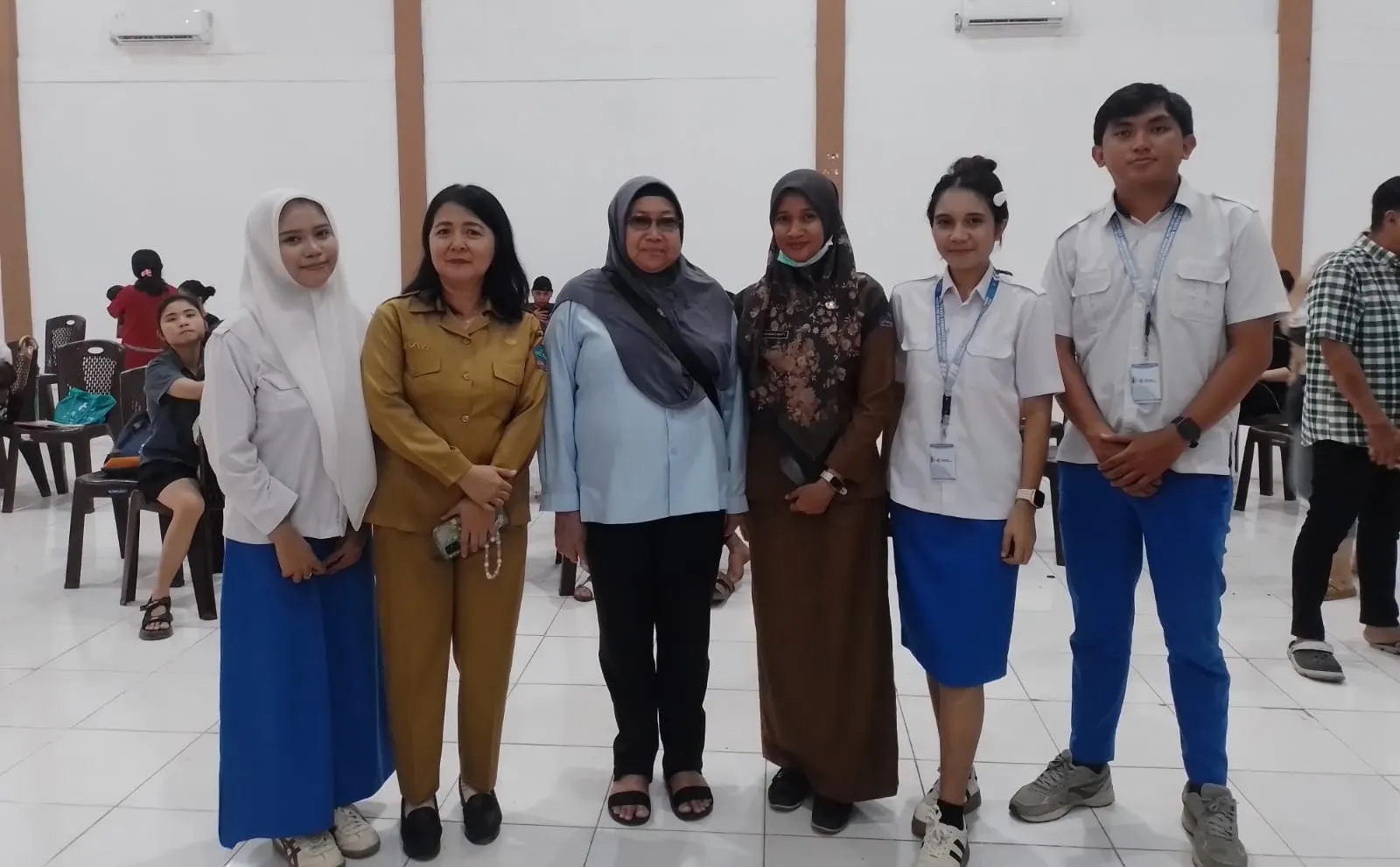 Foto bersama Kader, Nakes dan Mahasiswa
