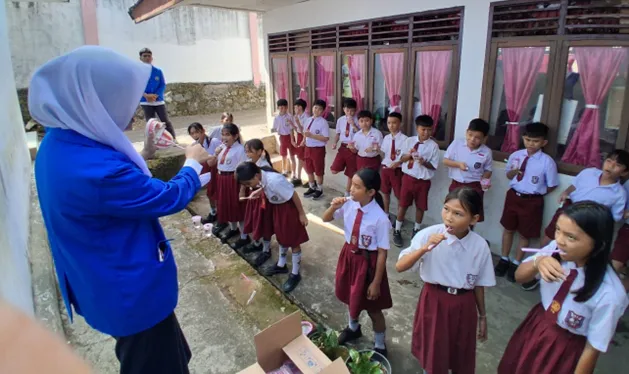Edukasi tentang cara sikat gigi yang benar
